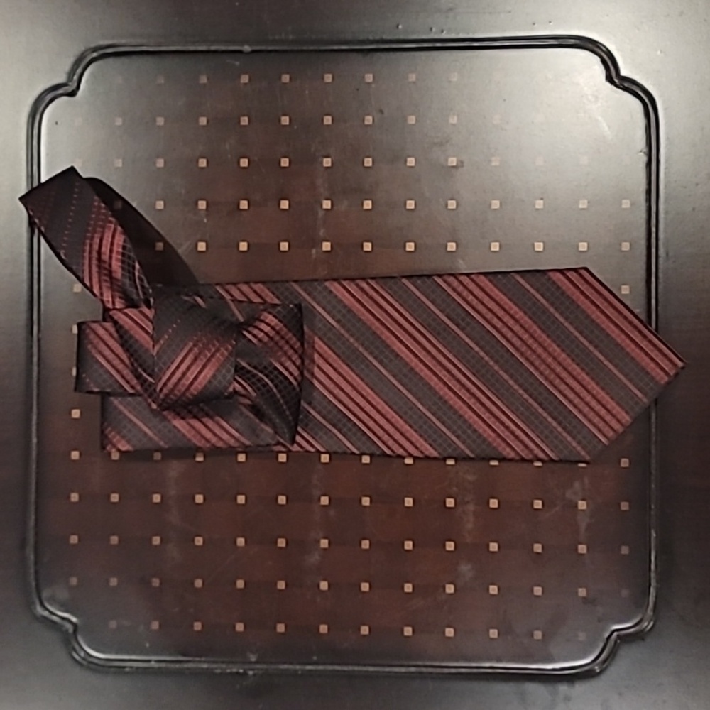 Kenneth Cole 100% Silk Handmade Tie Black Red 4" Width